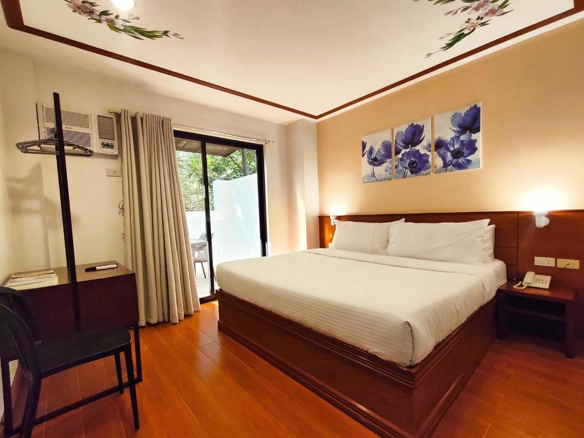 Lavie Hotel Vigan Exterior photo